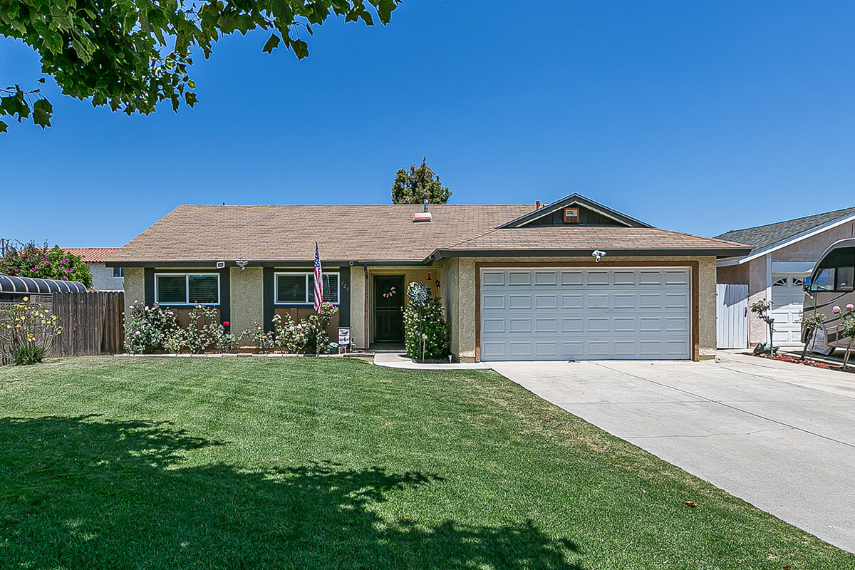 725 E McElhany